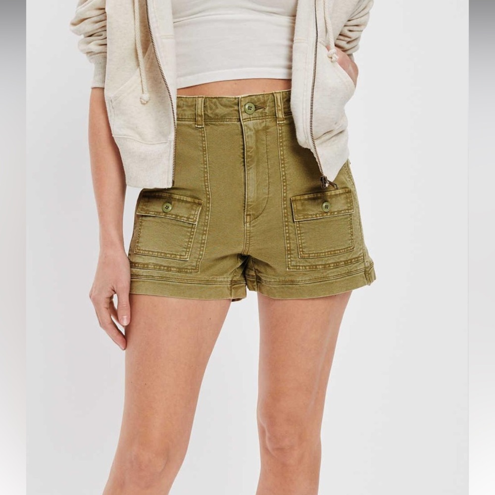 American‎ Eagle Highest Waist '90s Boyfriend Cargo Short size 10